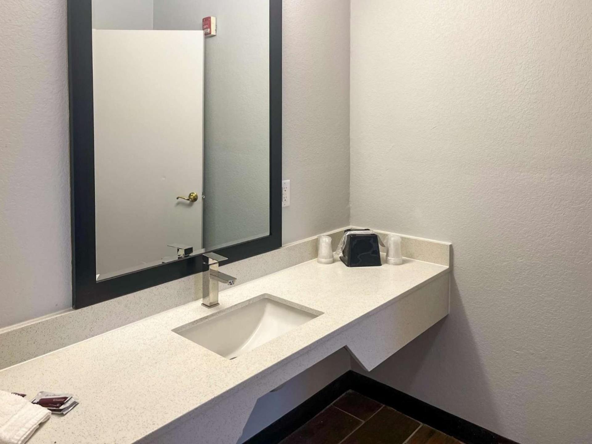 Studio 6 Suites Hurricane, Wv Экстерьер фото